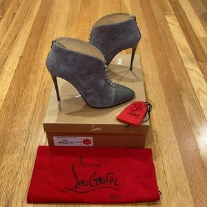 Authentic Christian Louboutin Preduboot in Shadow in suede. Sz. 37.5